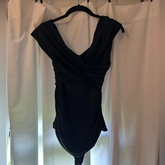 Abercrombie and Fitch black off the shoulder bodysuit - Picture 2 of 3